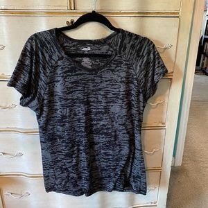 DONATING ON 11/18 | black & gray Avia short sleeve